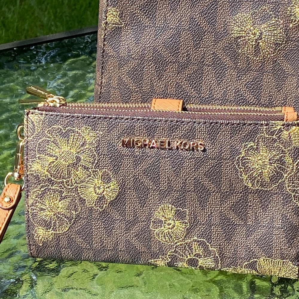 Michael Kors Susannah 3 piece Limited Edition Set - Picture 3 of 8